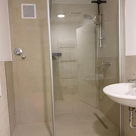 Апартаменты Modernes 4 Schlafzimmer In Der Altstadt